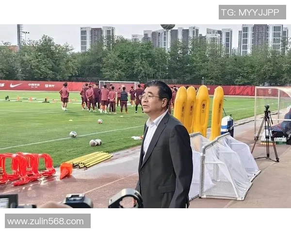 中国足球8号球星是谁 他在国际赛场上的表现如何